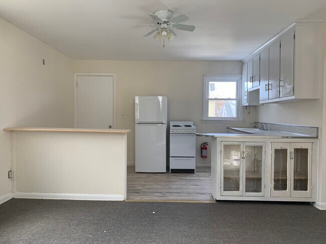 Kitchen - 43 Mount Vernon Ave