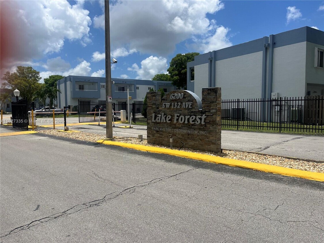 Foto del edificio - 6214 SW 131st Ct