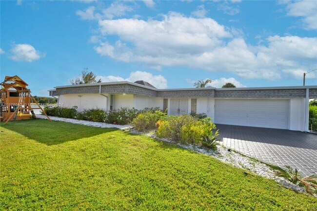 Building Photo - 5602 White Cedar Ln