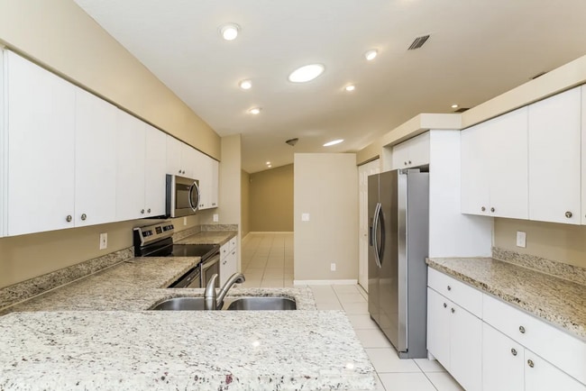 Foto del edificio - 7661 Stirling Bridge Blvd N