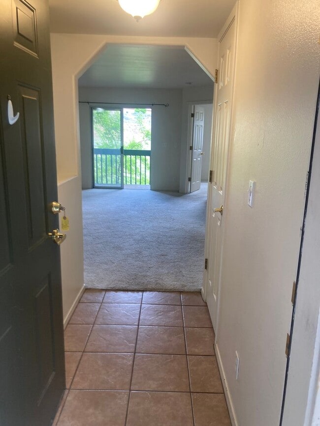 Building Photo - 2 Bedroom, 2 bath unit at Silverpeaks.