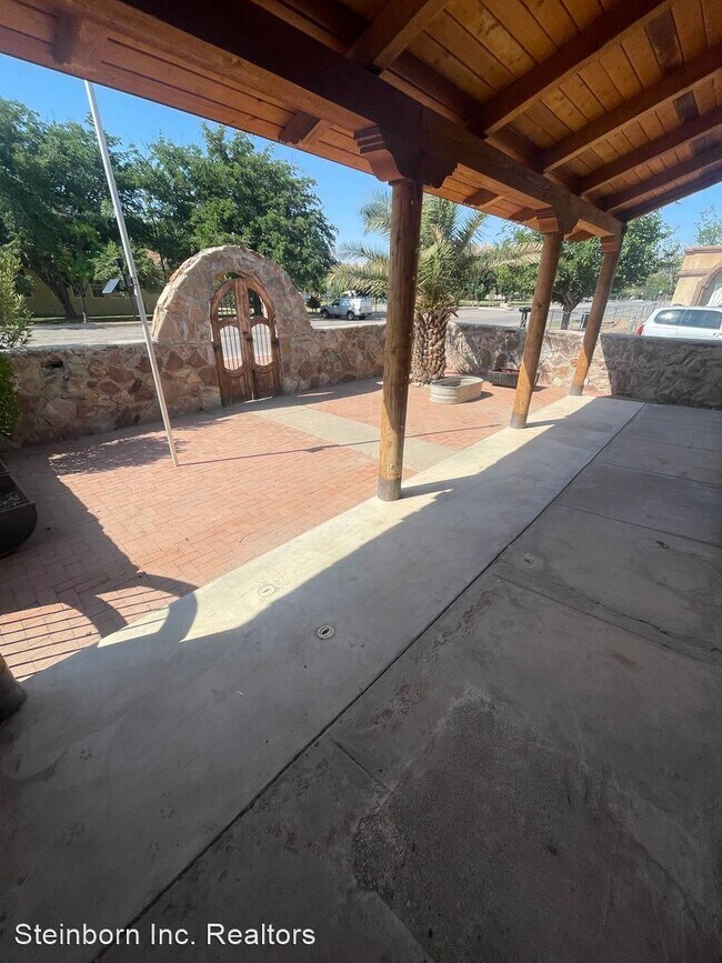 Building Photo - 3 br, 1.5 bath House - 310 Manso Ave.