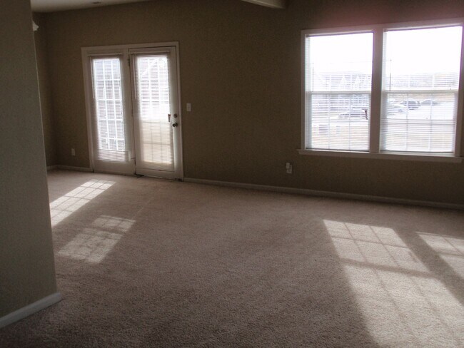 Building Photo - 2731-2733 Elm Creek