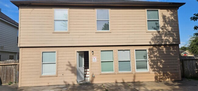 Foto del edificio - 3103 Barkers Crossing Ave