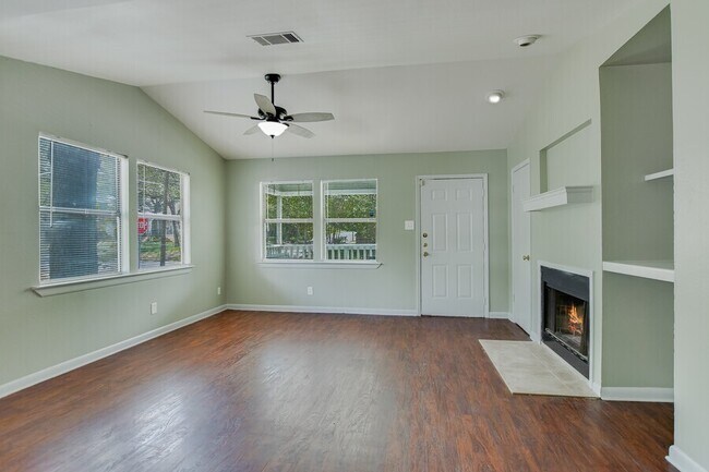 Building Photo - 3414 Hollywood Ave