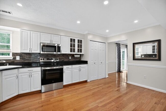 Building Photo - 4254 Mockingbird Cir