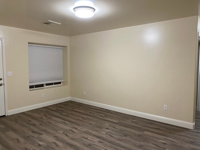 Sala de estar - 725 Greenwood Meadow Ln