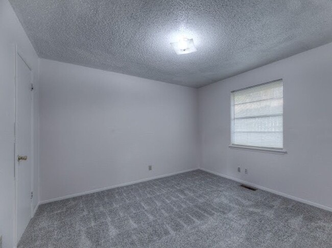 Foto del edificio - 1129 S 124th E Ave