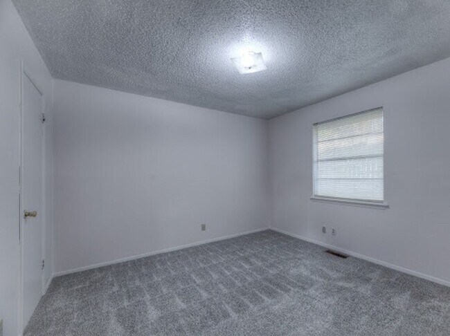 Foto del edificio - 2 Bedroom 1 Bath Duplex