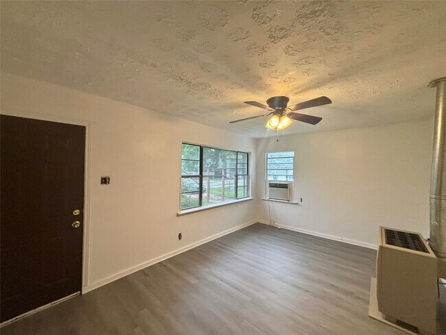 Building Photo - 6814 Covington Dr