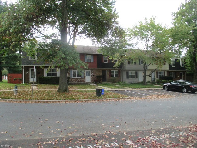 Foto del edificio - 3 br, 3 bath Townhome - 17734 Larchmont Ter