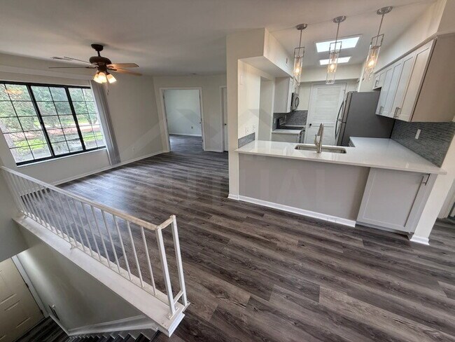Foto del edificio - 1560 Meadowside Dr