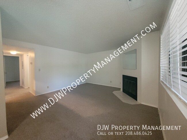 Building Photo - 3695 S Gekeler Ln