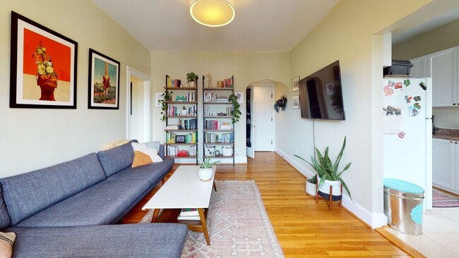 Building Photo - Sun-Filled One Bedroom on Connecticut Ave-Across from Metro, Storage Included, Pets Welcomed, & M...