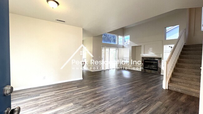 Foto del edificio - Charming Elk Grove 4bd/2.5ba House with 2 Car Garage