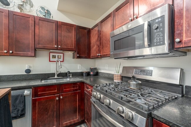 Foto del edificio - 701 Lamont St NW