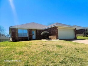 Building Photo - 829 Beaver Creek Dr