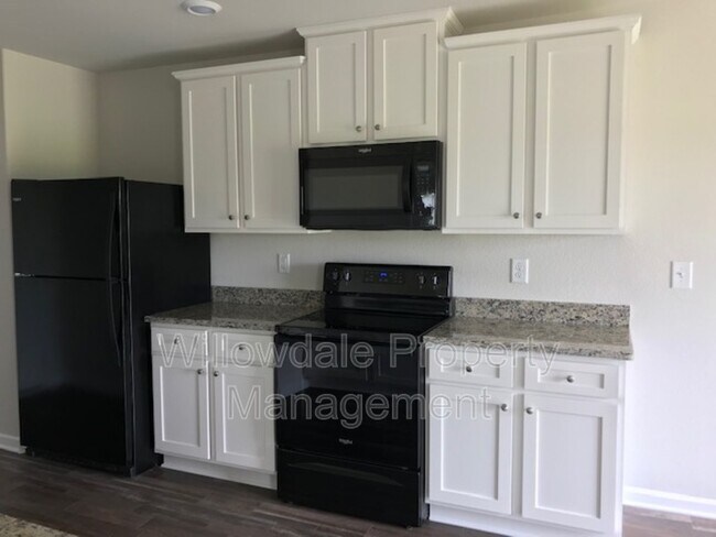 Building Photo - 465 Mineral Spring lane