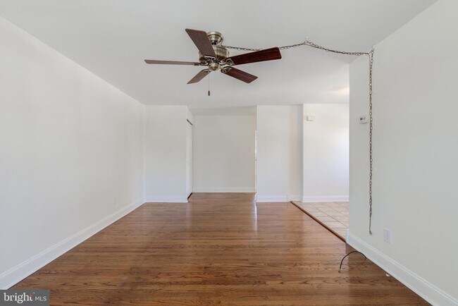 Foto del edificio - 5448 Hermit Terrace