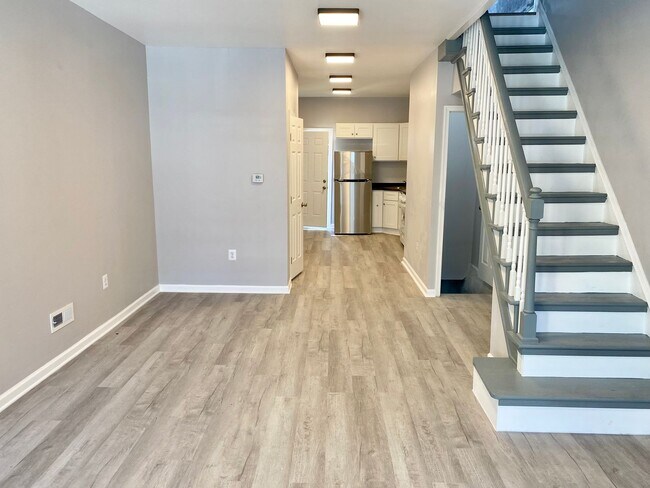 Building Photo - Beautifully Renovated 3-Bedroom Townhouse ...
