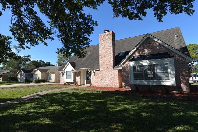 Building Photo - 1802 Claiborne Dr