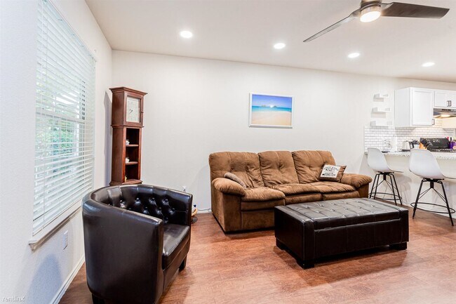 Building Photo - 2 br, 2 bath House - 1430 Big Bend Dr 14 14