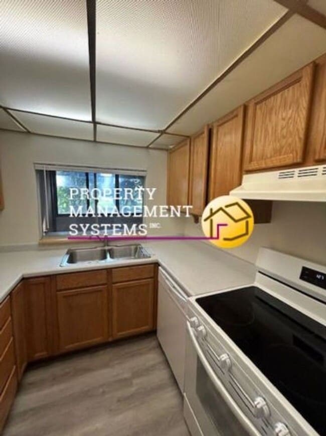 Building Photo - 2 Bedroom Sugarhouse Condo