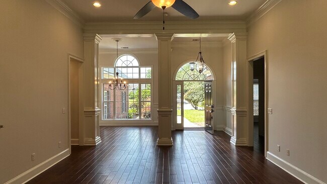 Building Photo - 389 Chastain Cir