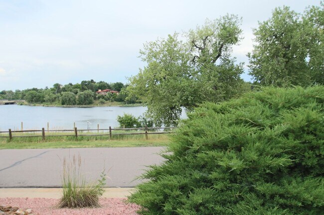 Foto del edificio - 2565 Willow Ln