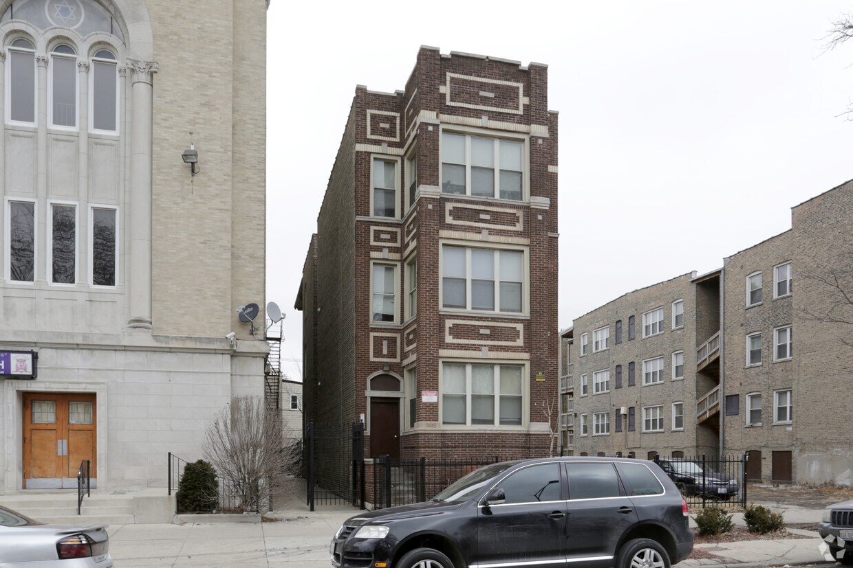 Building Photo - 3618 W Douglas Blvd