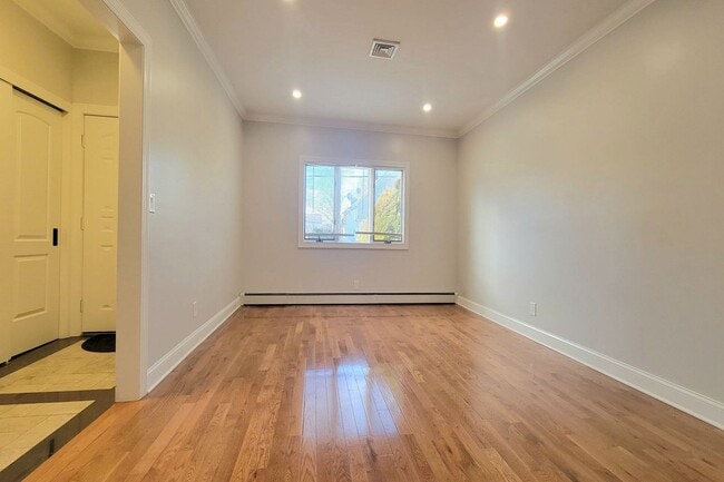 Building Photo - 164 Main St