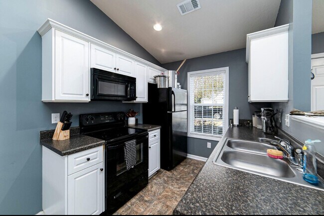Building Photo - 205 Haley Dr