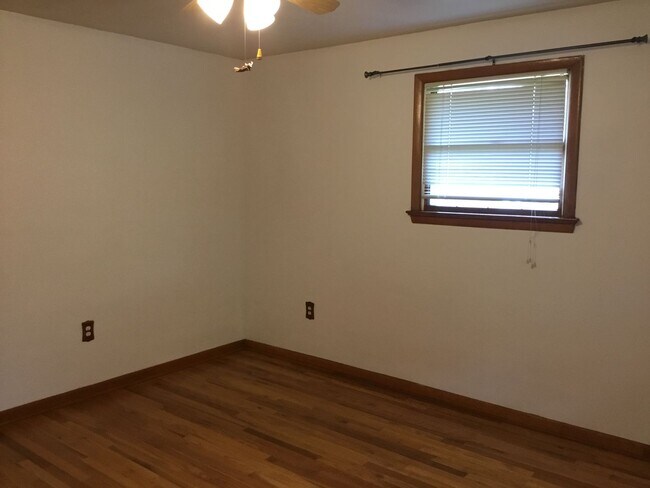 Building Photo - 565 Rupp Hill Rd