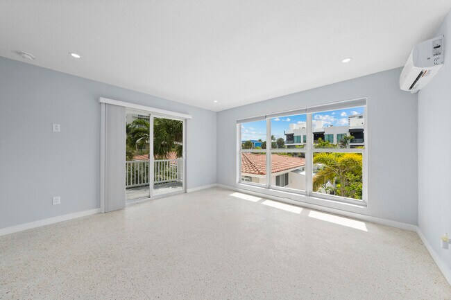 Foto del edificio - 3220 NE 7th Pl