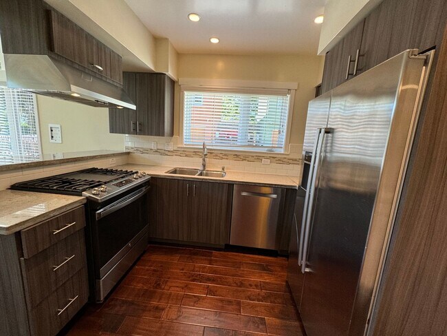 Foto del edificio - Modern 2 Bed / 1.5 Bath Home w/ Rooftop Deck; Garage w/ EV Outlet
