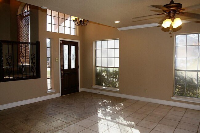 Building Photo - 7335 Oak Walk Dr