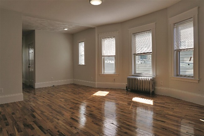 Building Photo - 33 Bradley St