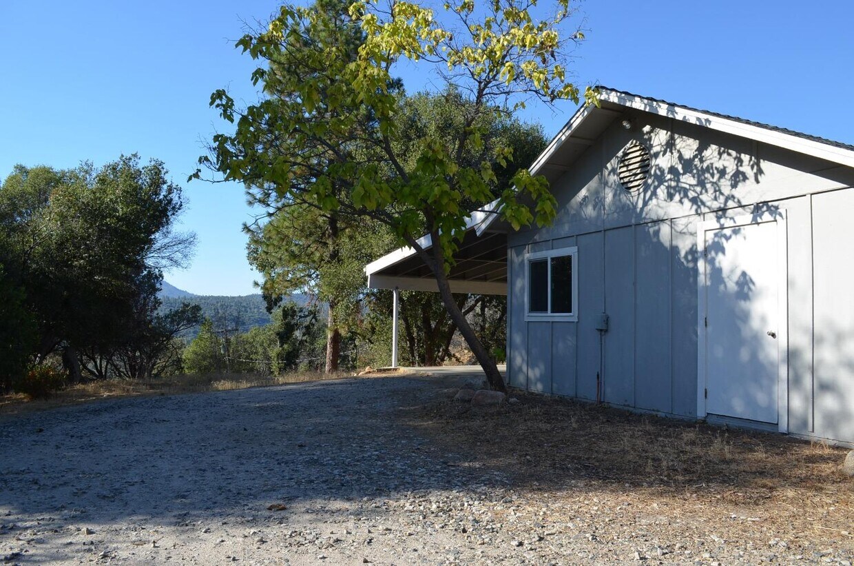 33148 Cascadel Rd, North Fork, CA 93643 House for Rent in North Fork