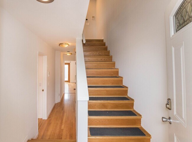 Foto del edificio - 2 br, 2.5 bath House - 828 Grant St. #6