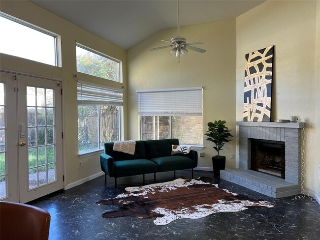 Building Photo - 18534 Trail Bend Ln