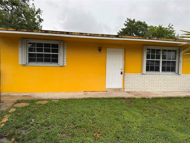 Building Photo - 1740 SW 70th Way