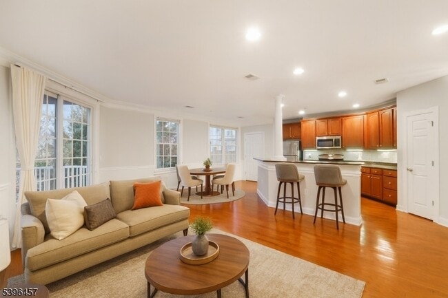 Building Photo - 265 Victoria Dr