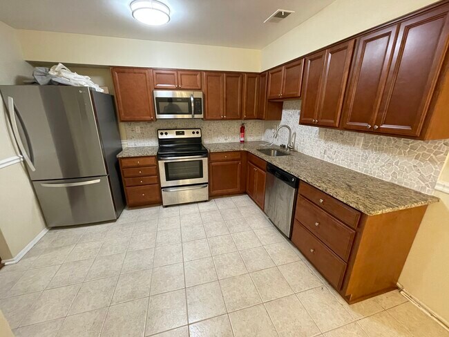 Foto del edificio - 15039 Cherrywood Dr