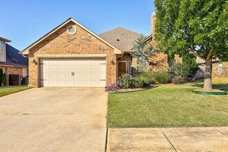 Building Photo - 2101 Kendal Ct