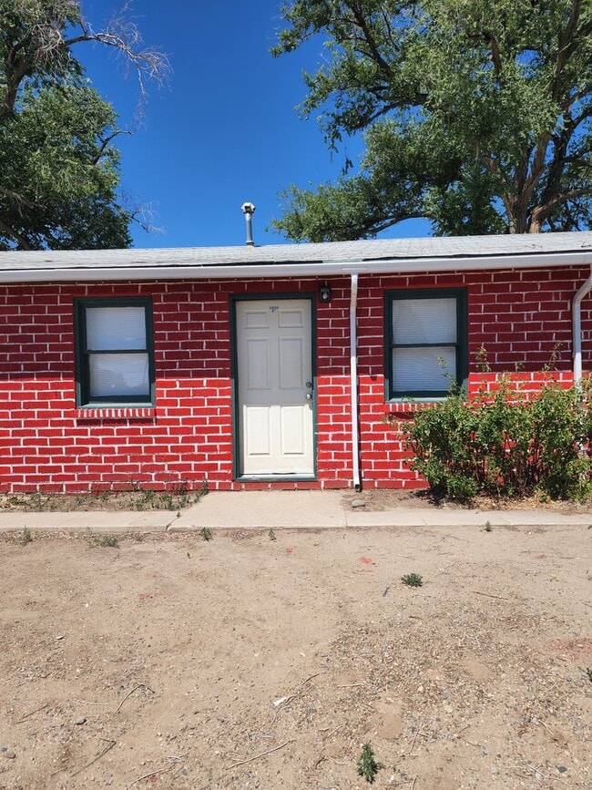 Building Photo - 1001 Walnut Dr