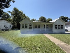 Building Photo - 517 Lincoln St