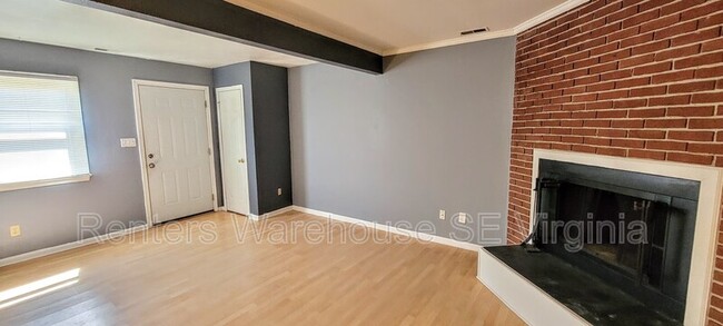 Building Photo - 1648 Fairfax Dr