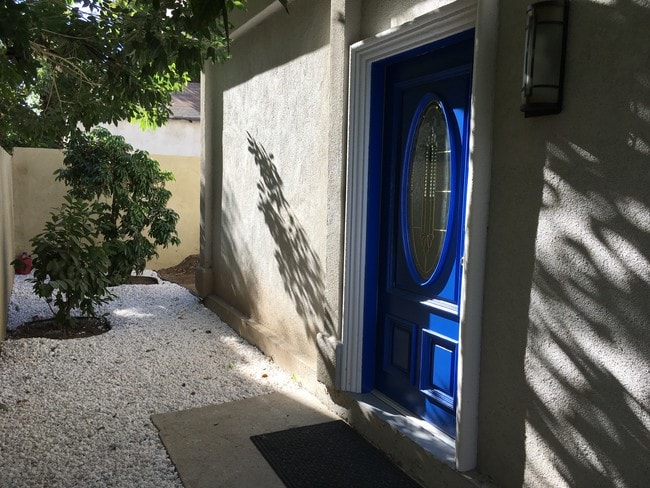 Building Photo - 455 N Los Robles Ave