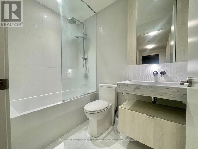 Building Photo - 11 Yorkville Ave