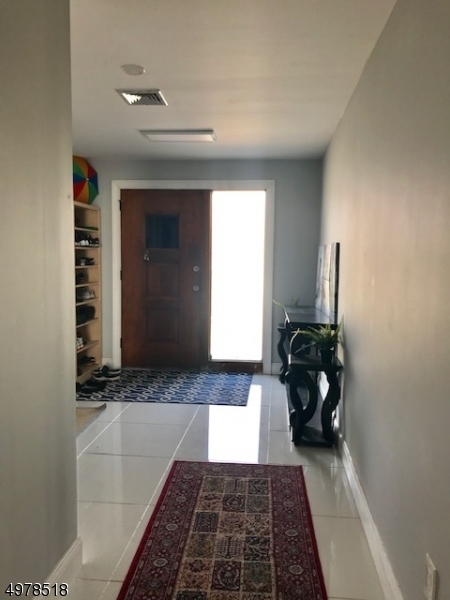 Foto del edificio - 231 Starmond Ave